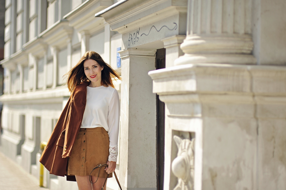 button-front-suede-skirt-street-style-16