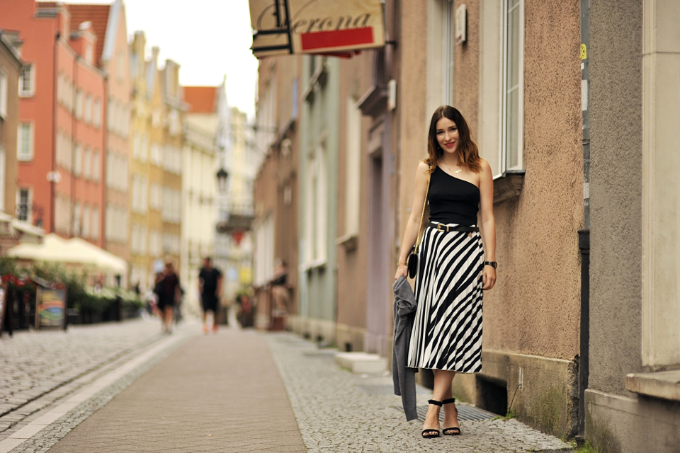 pleated-skirt-street-style