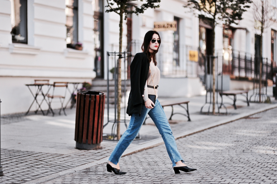 vetements-inspired-jeans-outfit