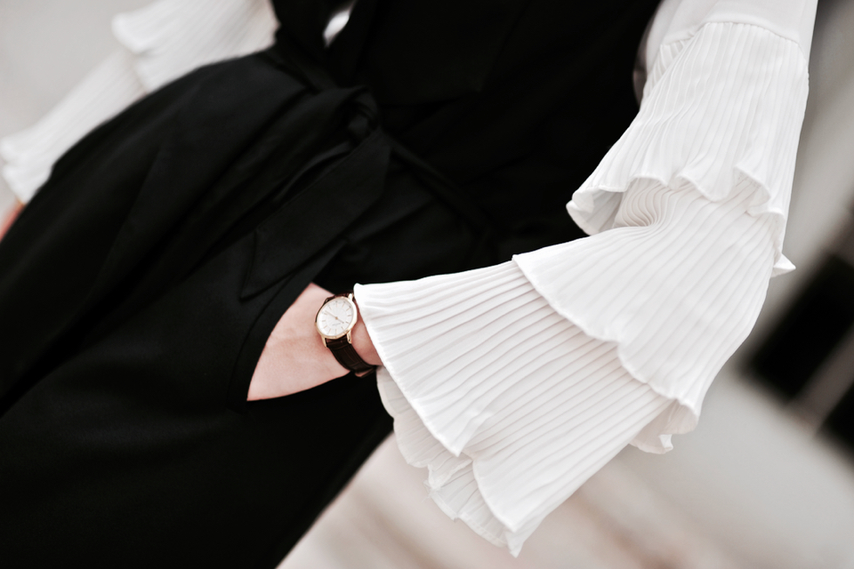 flared-sleeve-outfit