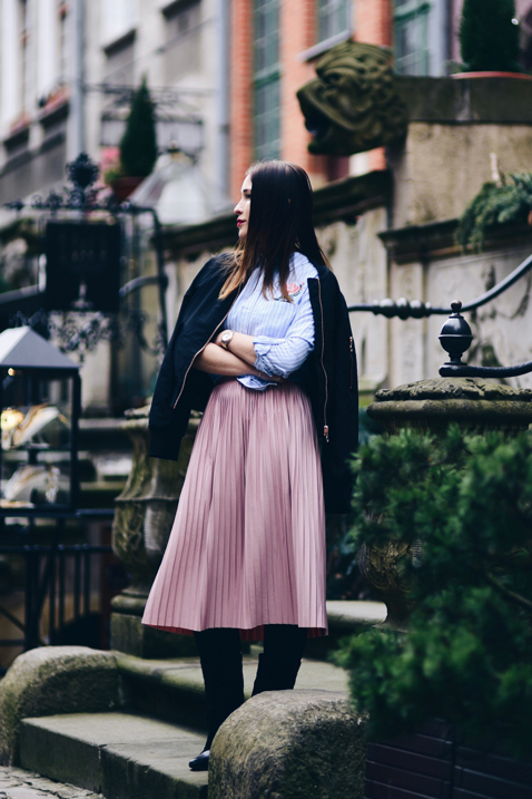what-to-wear-with-a-skirt