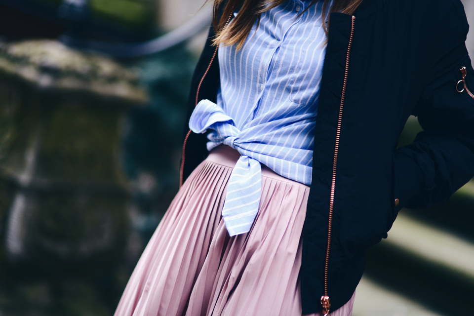 what-shirt-to-wear-with-pleated-skirt