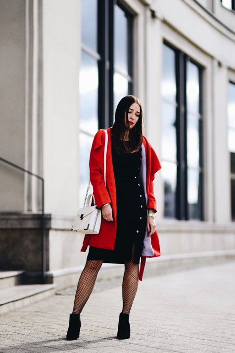 red-trench-coat-street-fashion