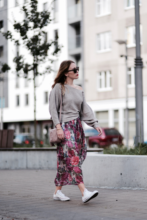 oversized-sweater-and-pleated-skirt-how-to-wear