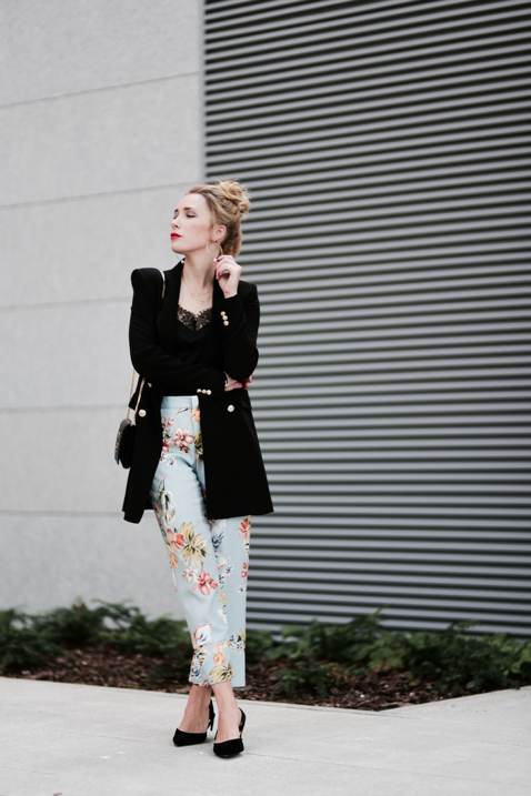 pants-in-floral-print-street-style-street-fashion-outfit-idea