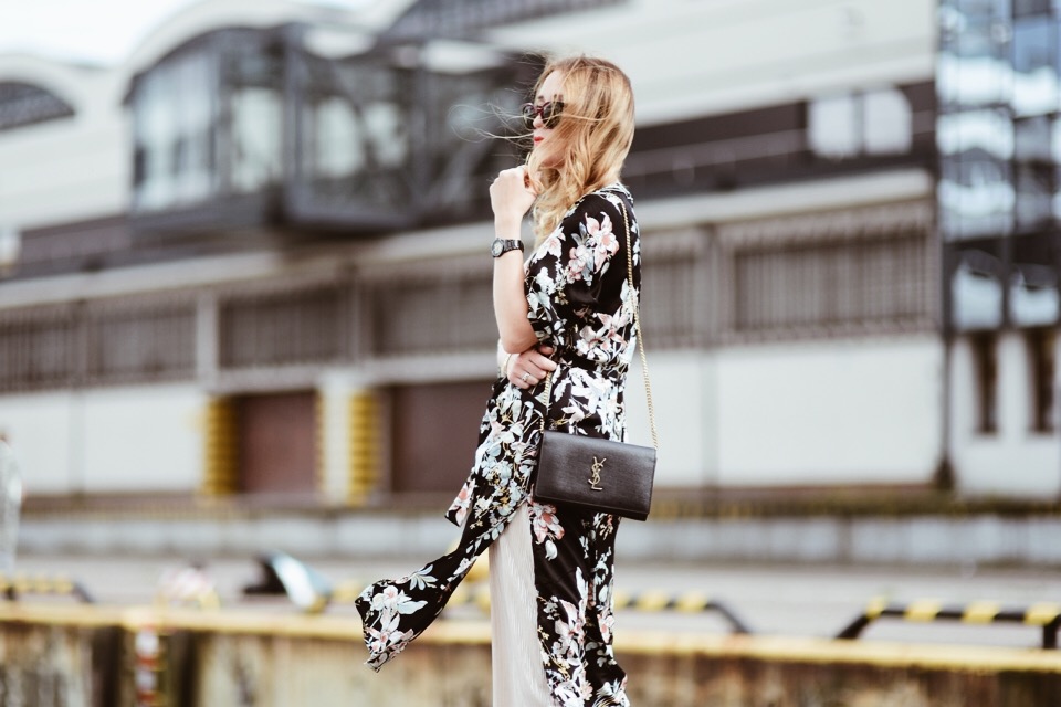 how-to-wear-floral-kimono-outfit-idea