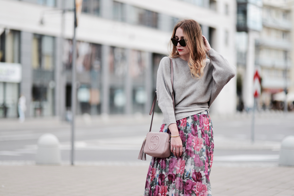 oversized-sweater-pleated-skirt-street-style-street-fashion