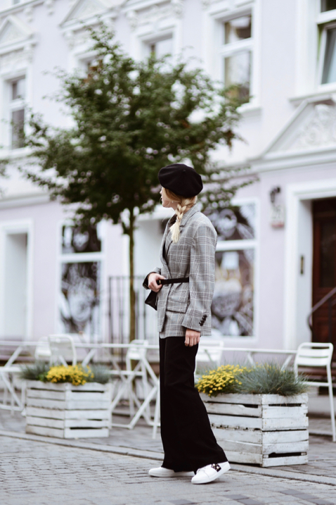 palazzo-pants-checked-jacket-outfit-street-style