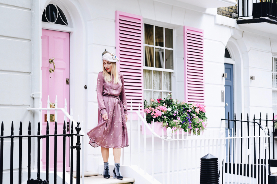 londyn-różowy-dom-różowe-okiennice-i-drzwi