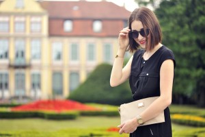 czarna-sukienka-stylizacja