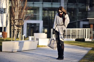 grey-poncho-outfit