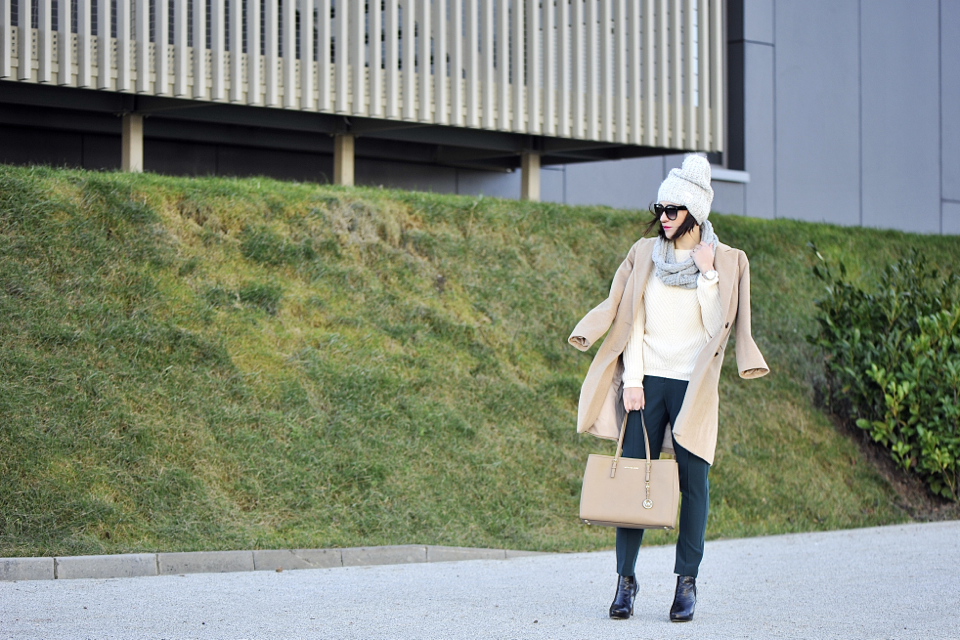 beige-coat-street-fashion