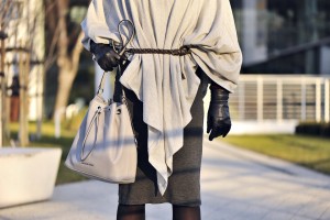 grey-poncho-street-fashion
