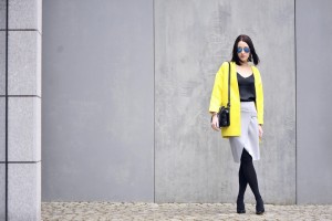 żółty-płaszcz-stylizacja