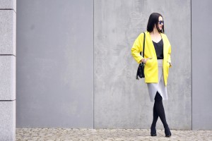 yellow-coat-street-fashion