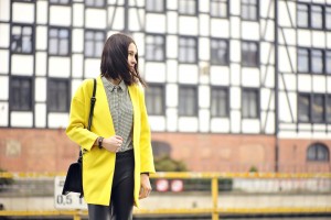 yellow-coat-outfit