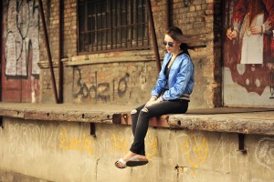 ripped-jeans-street-fashion