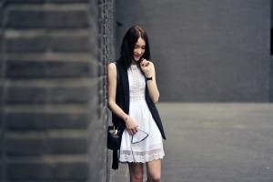 white-dress-street-fashion