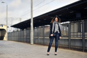 raw hem jeans outfit