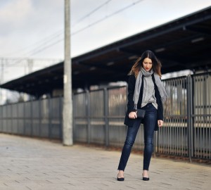 raw hem jeans outfit