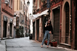 patched-jeans-outfit