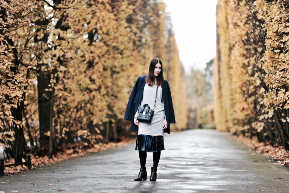 metallic-pleated-skirt-street-style