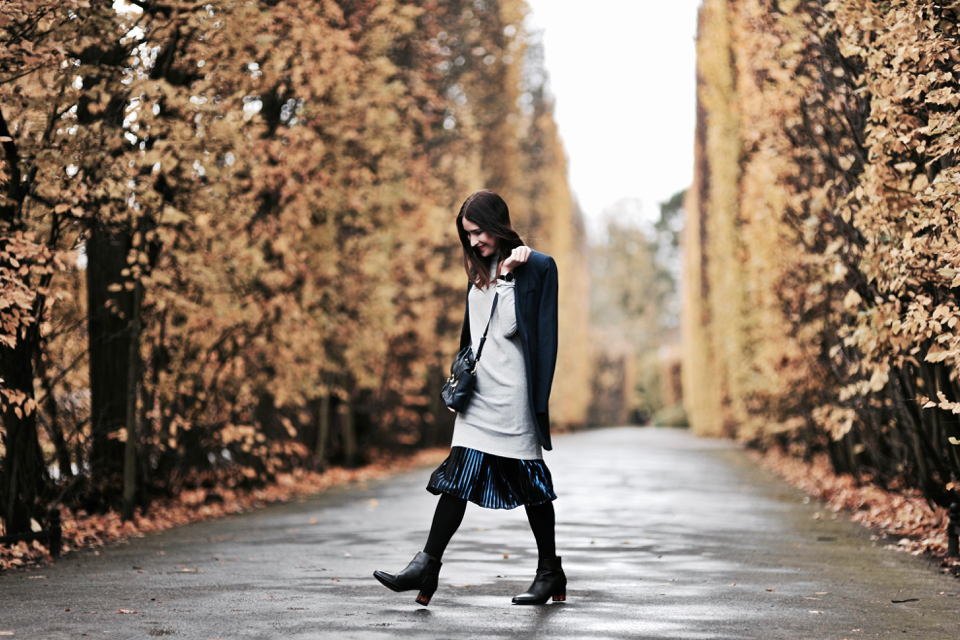 what-blouse-to-wear-with-pleated-skirt