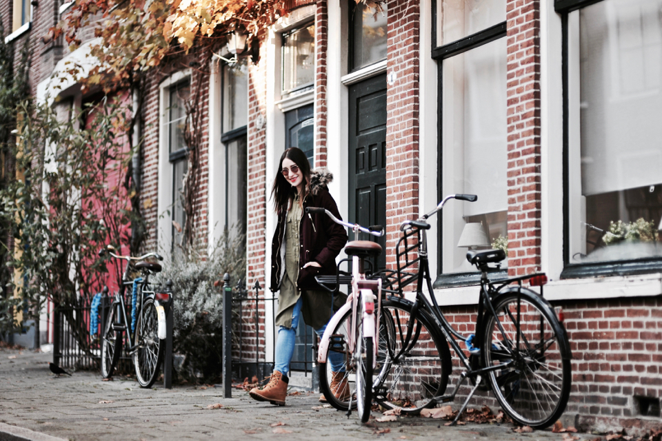 burgundy-parka-outfit-idea