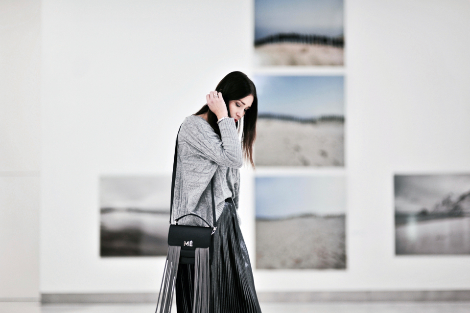 long-pleated-skirt-street-style