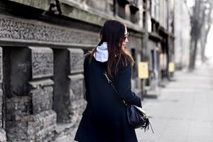 bluza-z-kapturem-do-marynarki-stylizacja