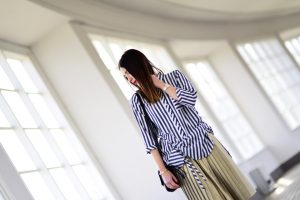 how to wear pleated skirt in two ways