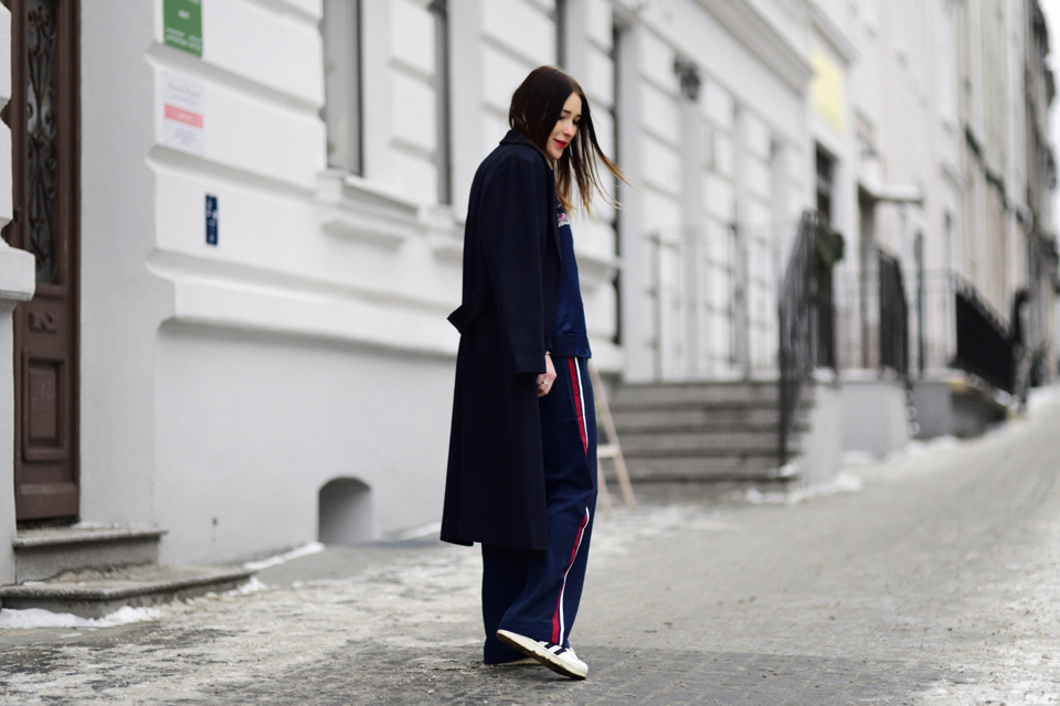 wide leg trousers with side stripe outfit street style