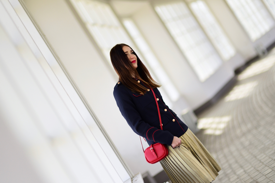 how-to-style-metallic-skirt