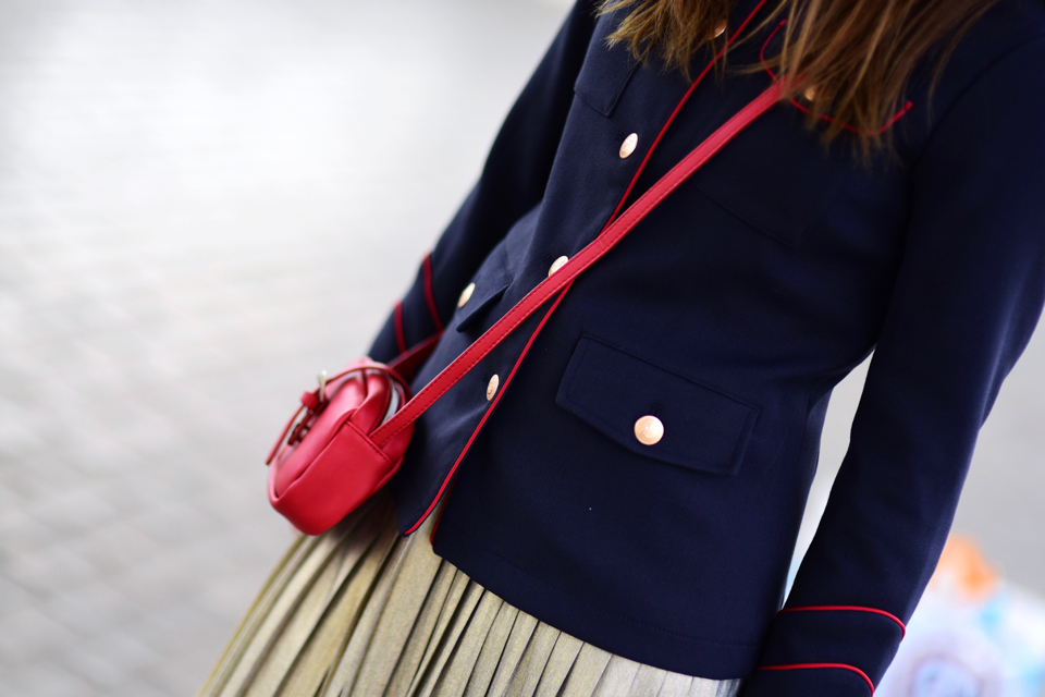 how-to-style-metallic-skirt