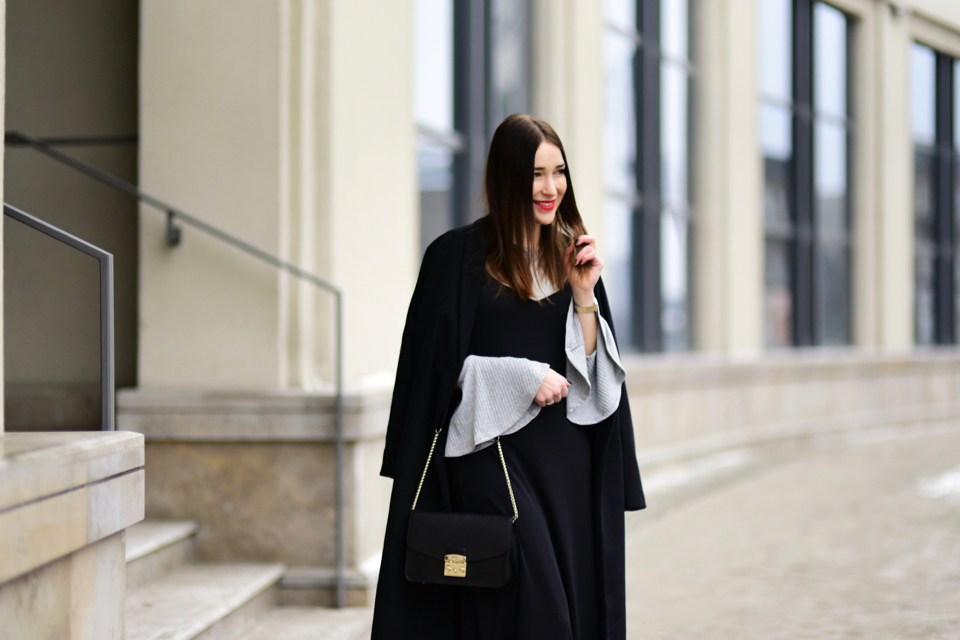 ruffle-blouse-street-style