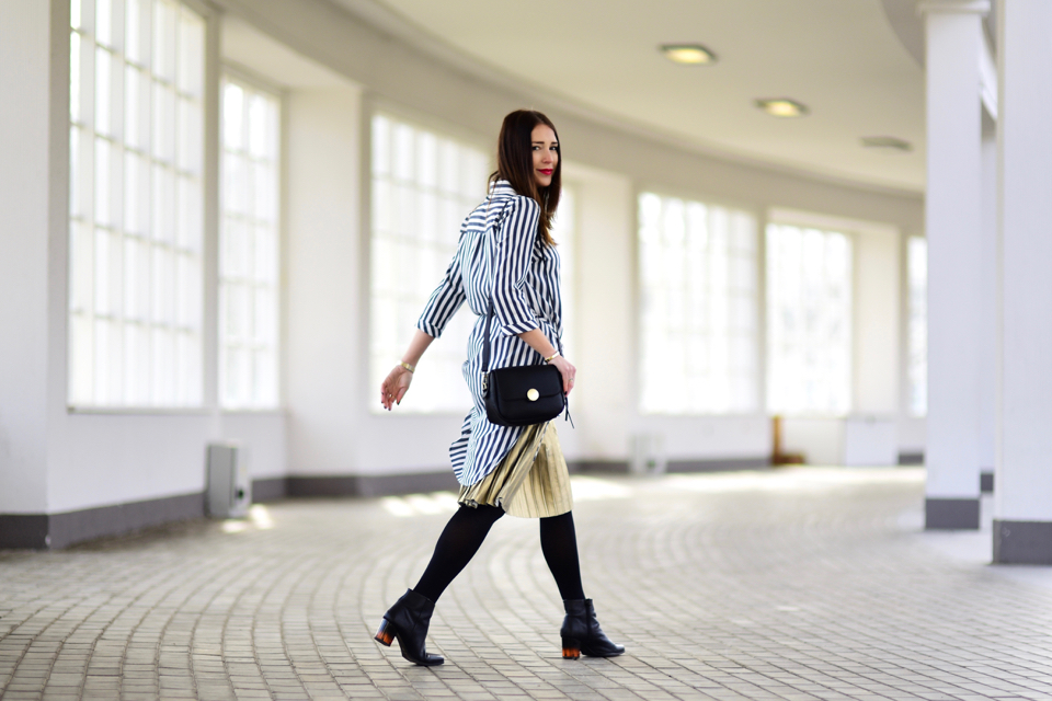 metallic-pleated-skirt-street-style