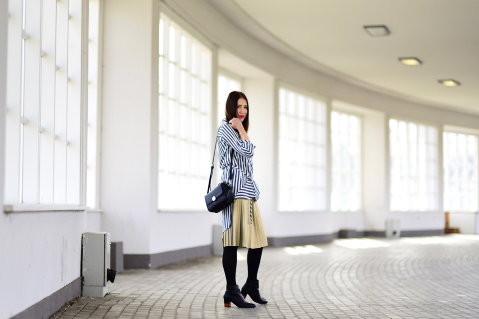 metallic-pleated-skirt-street-fashion