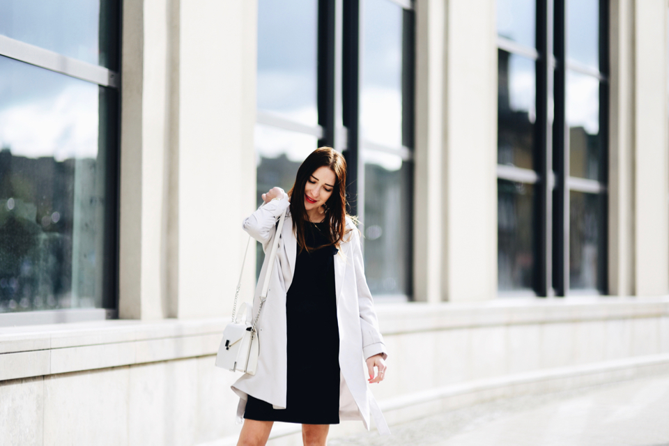 beige-trench-coat-street-fashion