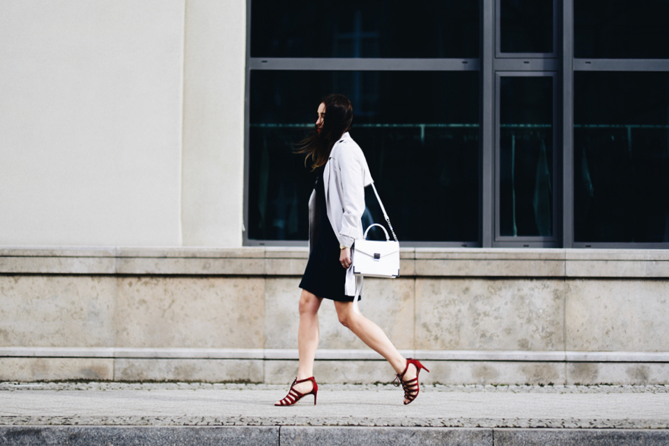 ruffle-dress-street-style-outfit