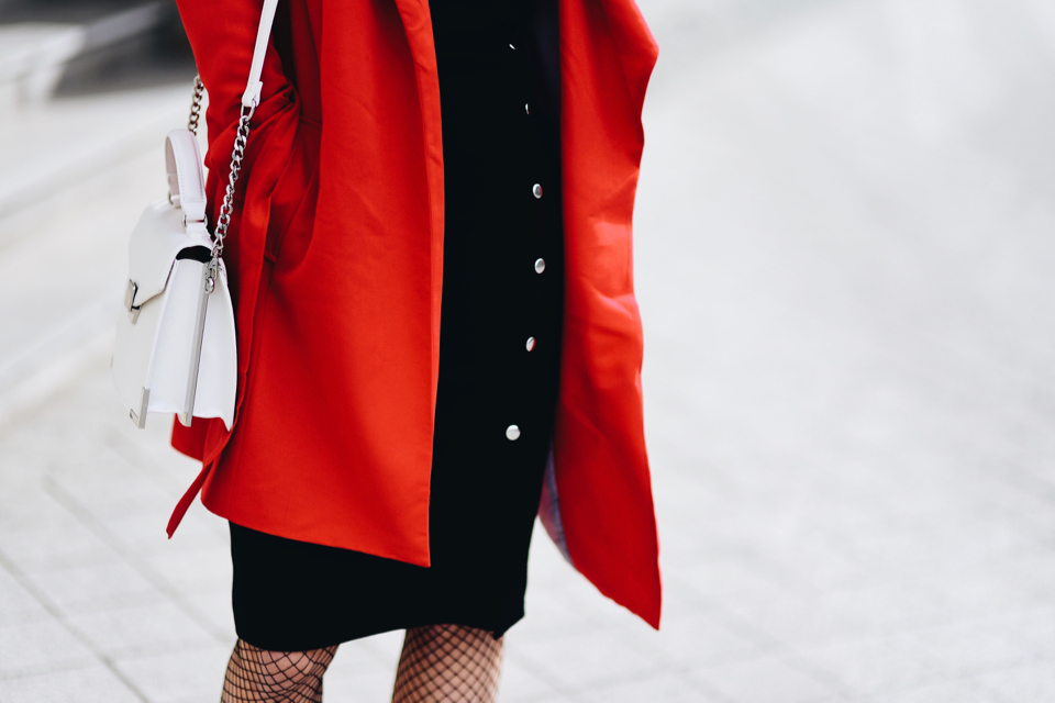 pencil-dress-and-fishnets-outfit