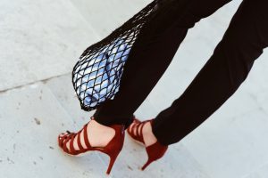 pleciona-torba-stylizacja-net-bag-outfit