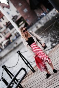 asymmetric-skirt-from-zara-trench-coat-net-bag-half-moon-bag-outfit