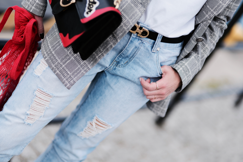 ferragamo-belt-mom-jeans-pinko-bag-outfit