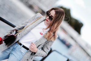 damska-marynarka-i-t-shirt-czy-to-pasuje-stylizacja