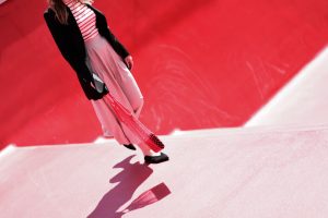 pleciona-torba-z-prl-stylizacja-net-bag-outfit