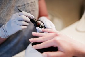 hybrydy-paznokcie-jak-zrobić-samemu-w-domu