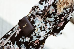 kimono w kwiaty stylizacja