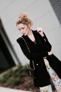 pants-in-floral-print-street-style-street-fashion-outfit-idea