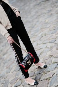 pants-with-stripe-down-the-side-street-fasion-street-style-outfit-idea