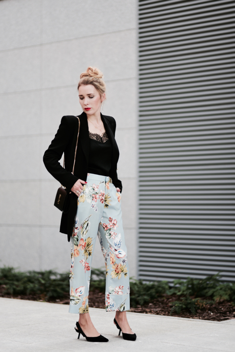 floral-print-pants-street-style-street-fashion-outfit-idea
